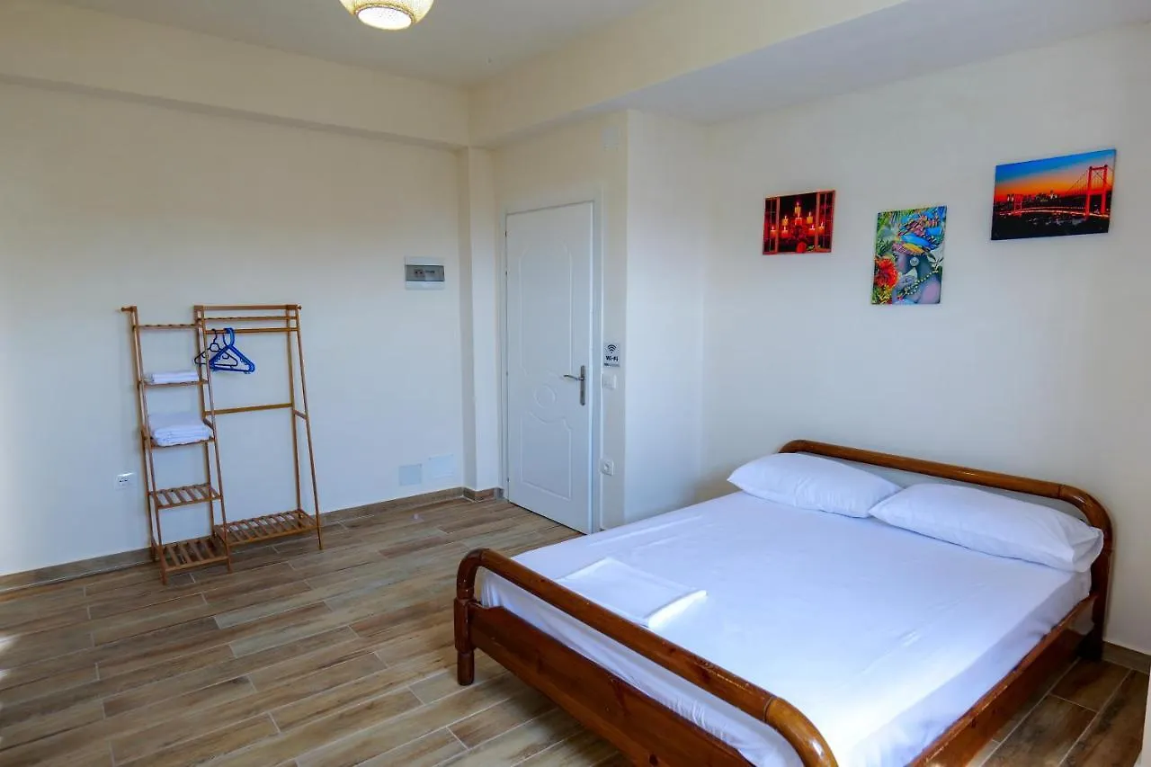 Joyous Apartments ساراندا ألبانيا