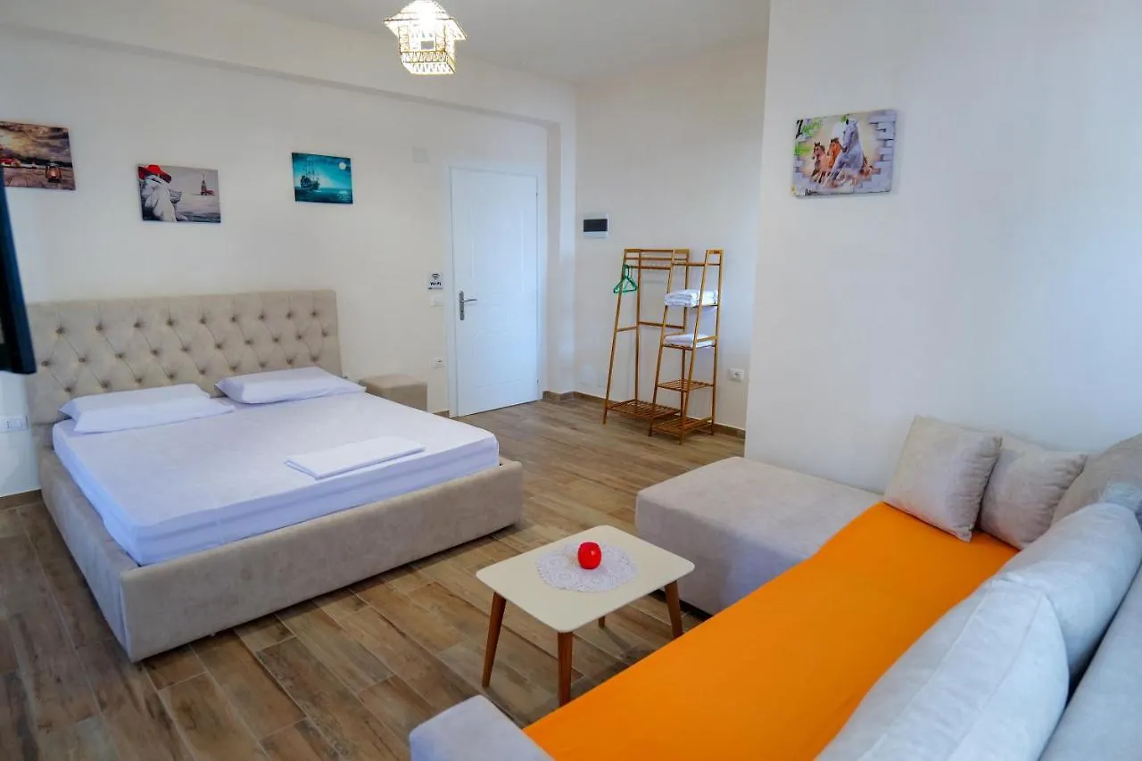 Joyous Apartments ساراندا