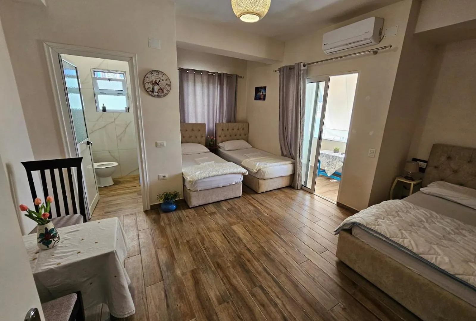 Joyous Apartments ساراندا